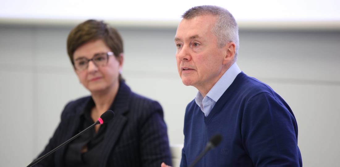IATA director general Willie Walsh (pictured right) and chief economist Marie Owens Thomsen report on airline profit performance at the association's media briefings this week in Geneva. (Photo: IATA)
